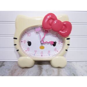Hello Kitty San Rio Wall Clock 2011 Battery Operated Pink Bow